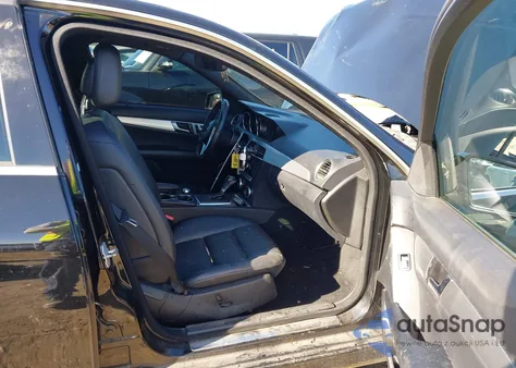 2014 Mercedes-Benz C 300 Luxury 4Matic/Sport 4Matic из США, поврежденный, VIN WDDGF8AB9ER325119